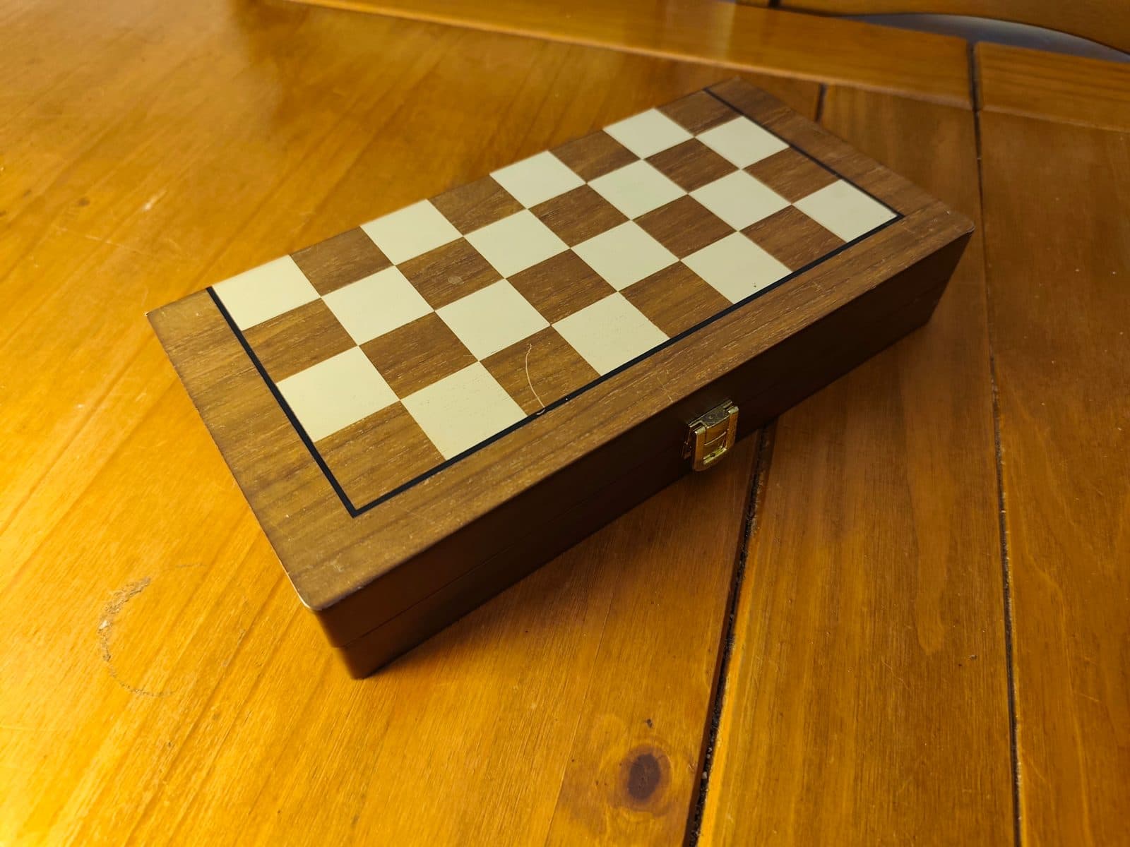 Ajedrez de Madera con Tablero Plegable